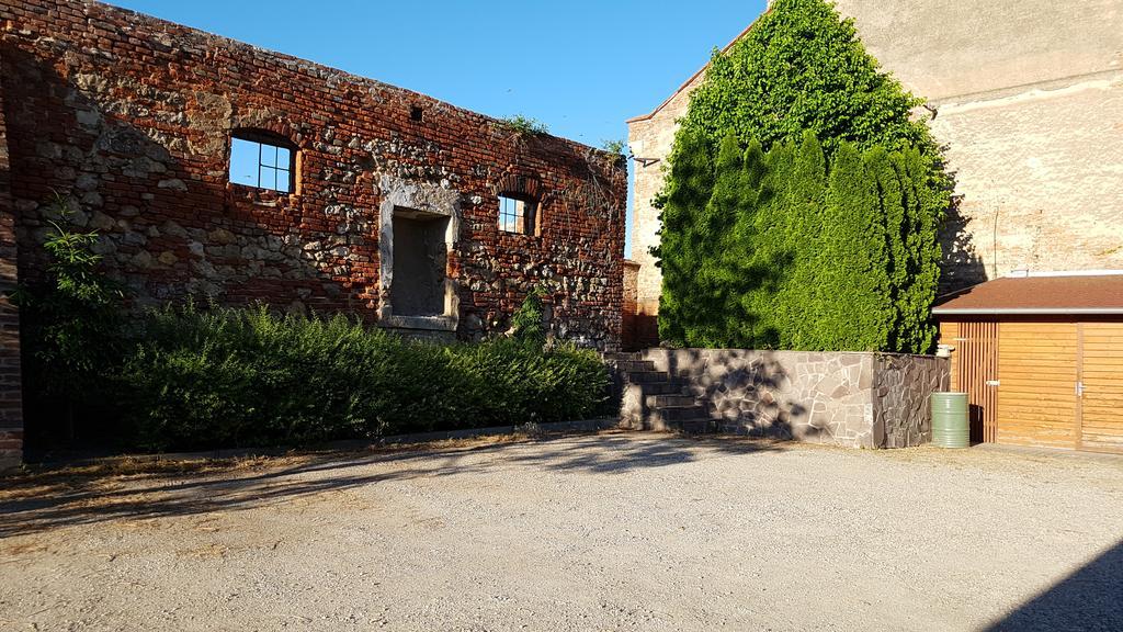 Penzion U Vlku Valtice Exterior foto